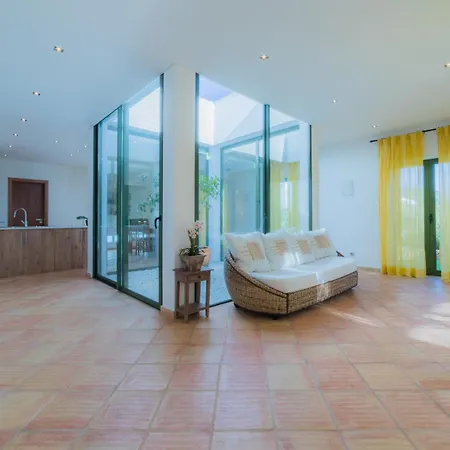 Villa Em By Garvetur